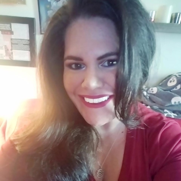 Meet your Posher, Kelly - Picture 2 of 4